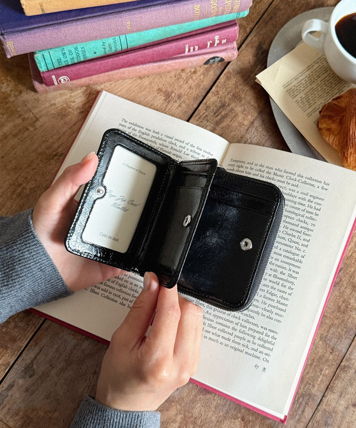 꼬떼드무아(COTEDEMOI) Page Zip Chain Wallet - Black