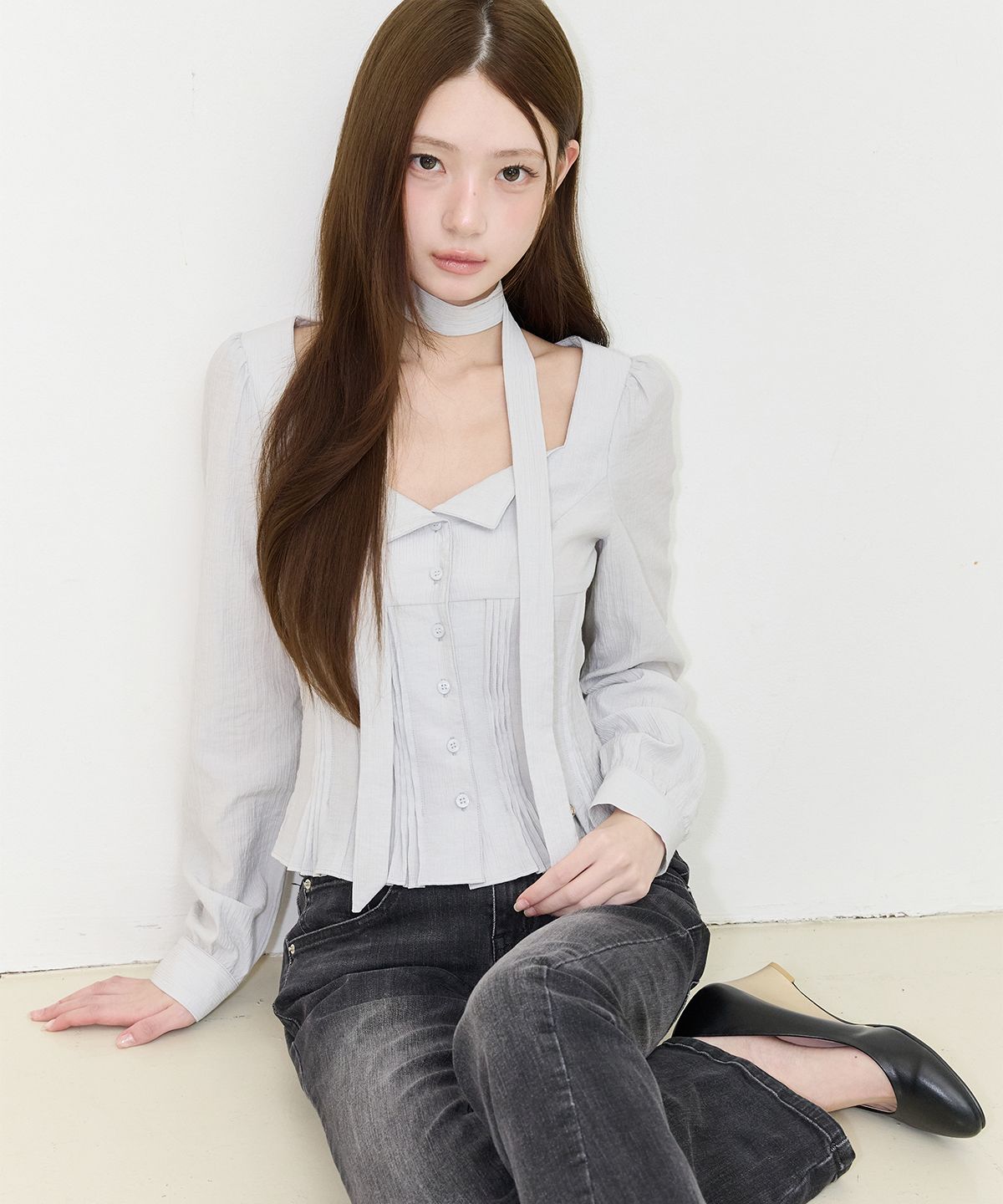 일리고(ILLIGO) 핀턱 플레어 블라우스 그레이