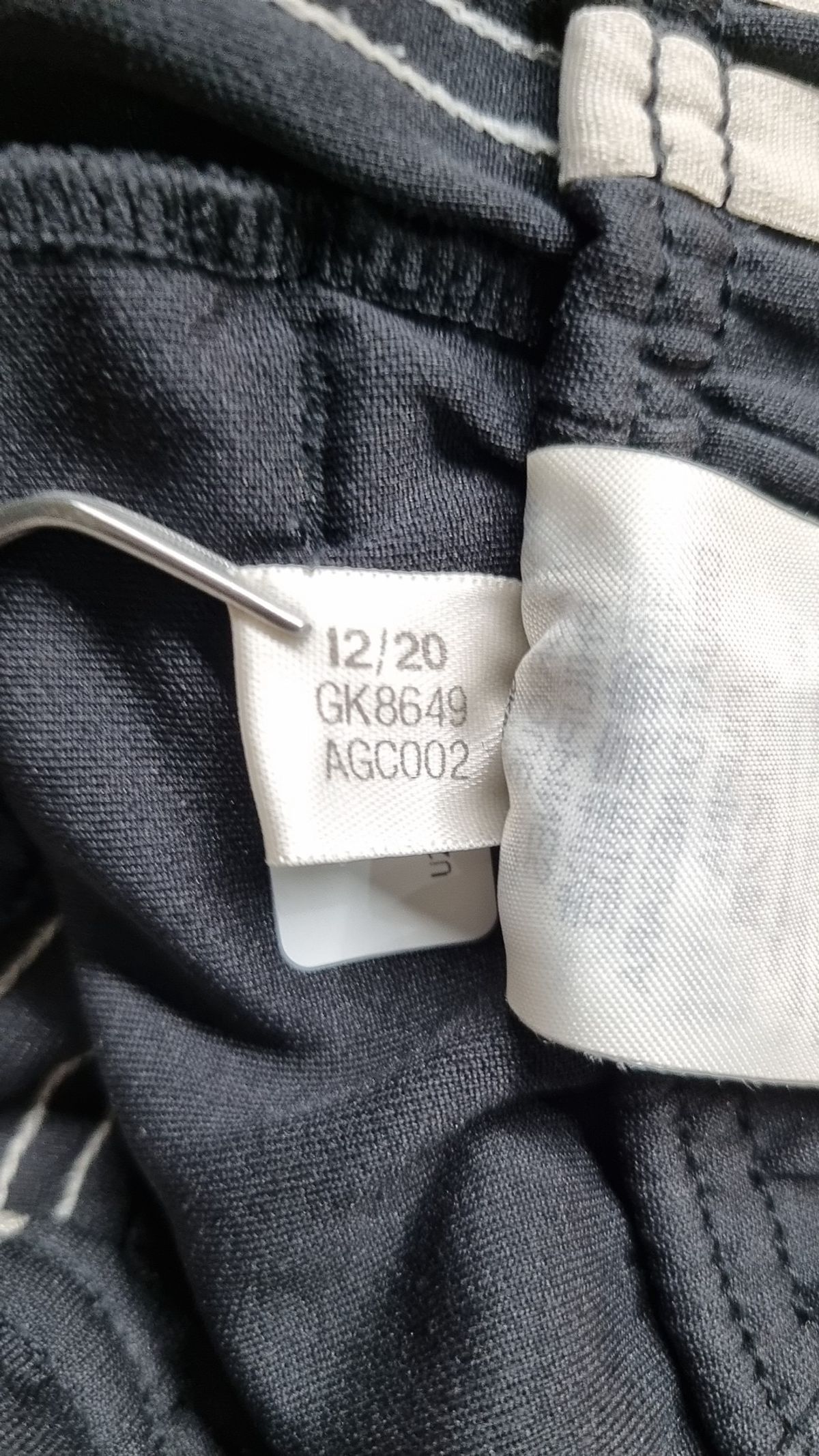 아디다스(ADIDAS) 머스트해브 3ST 테이퍼드 팬츠 - 블랙:화이트 / GK8649 L