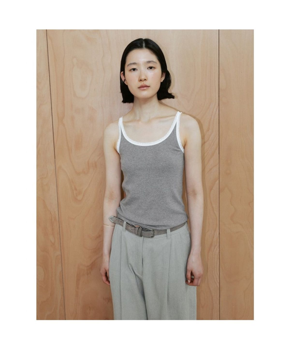 디애퍼처(THE APERTURE) Sleeveless Lace Top  Brown (TA6742A05D)