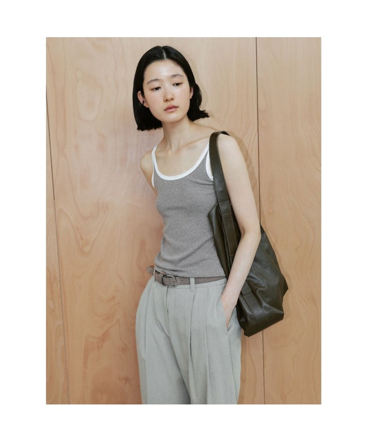디애퍼처(THE APERTURE) Sleeveless Lace Top  Brown (TA6742A05D)