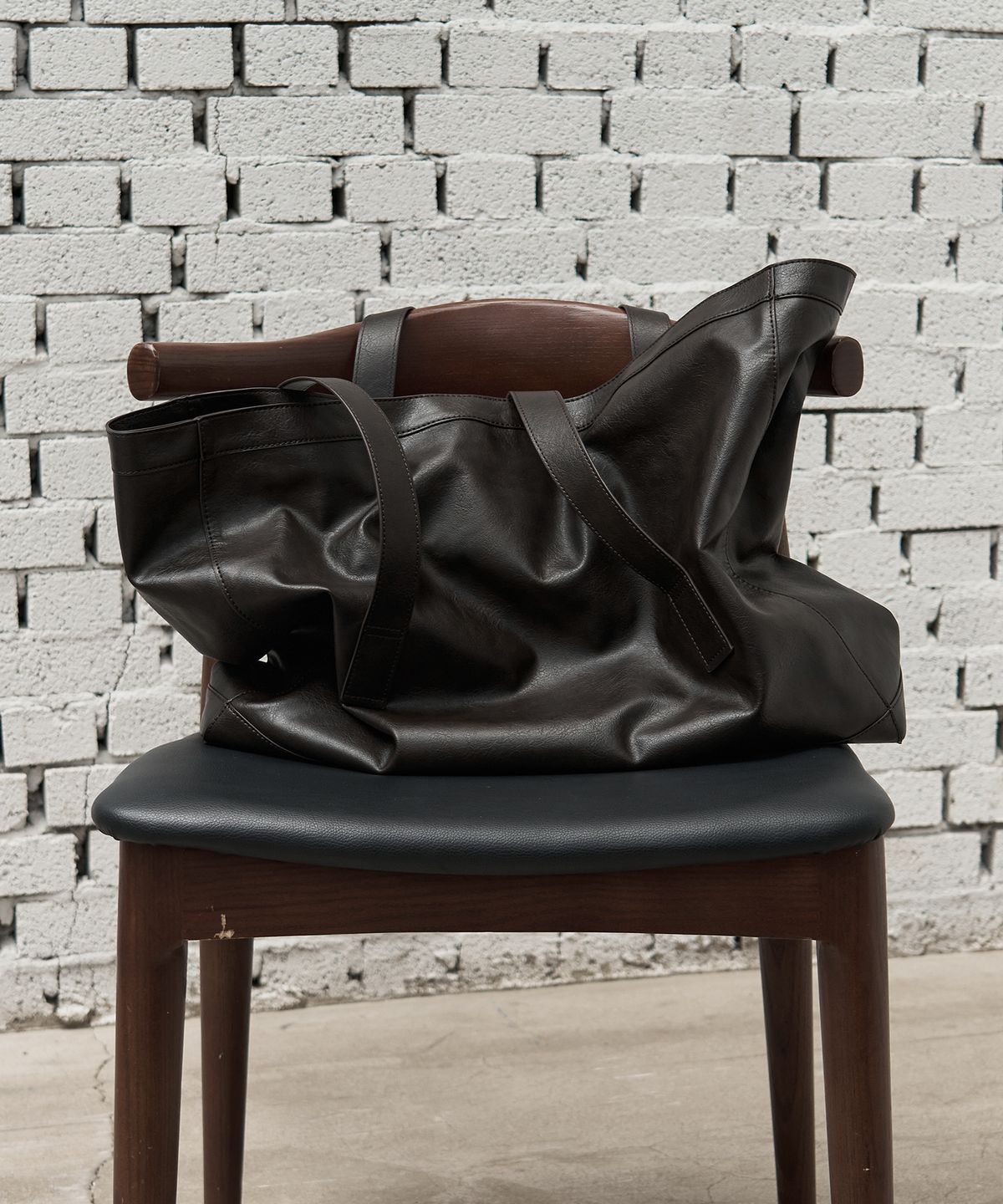 드로우핏(DRAW FIT) 워싱 레더 폴딩 토트백 [WASHED BROWN]