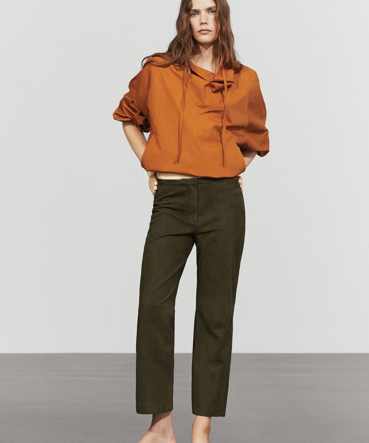 마시모두띠(MASSIMO DUTTI) 스웨이드 레더 팬츠