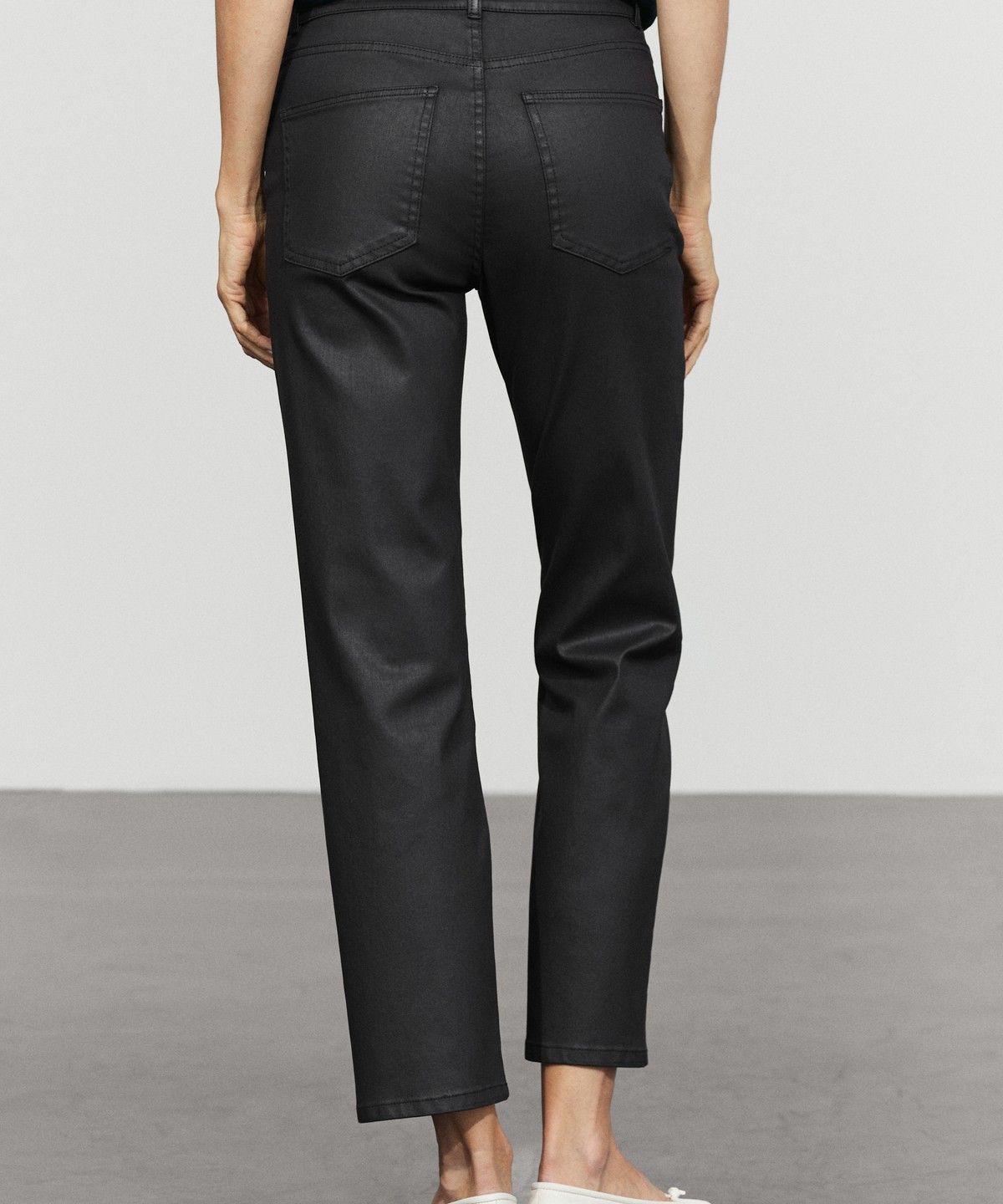 마시모두띠(MASSIMO DUTTI) 왁스 코팅 스트레이트 핏 팬츠