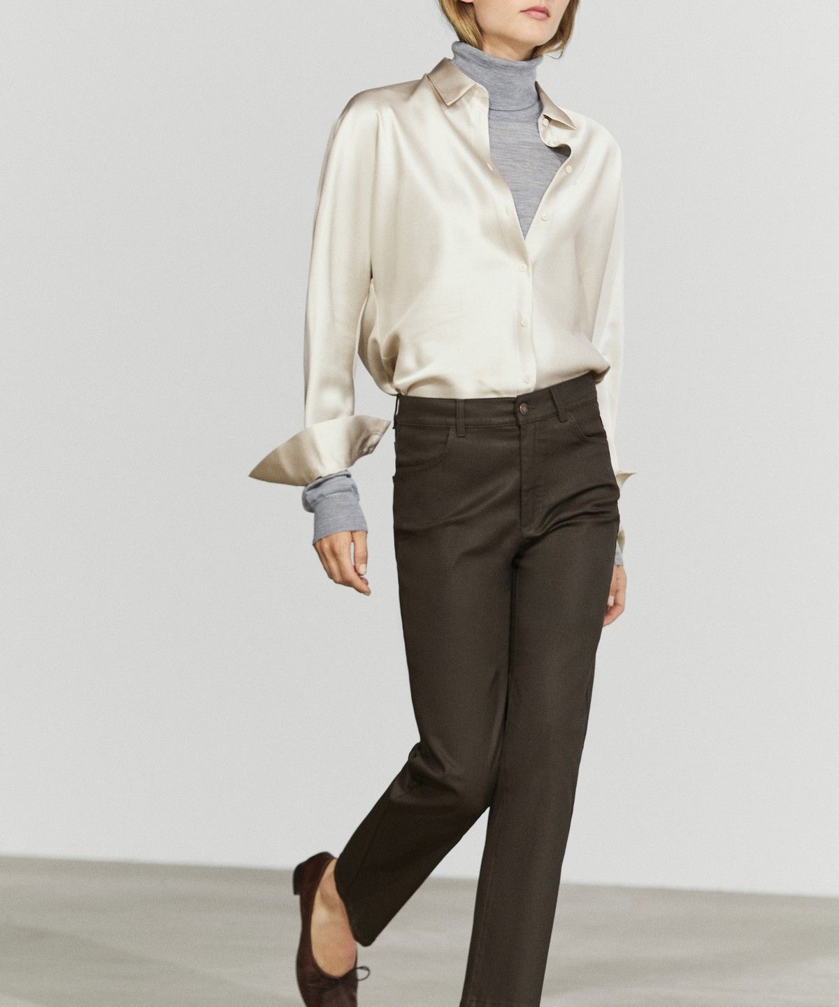 마시모두띠(MASSIMO DUTTI) 왁스 코팅 스트레이트 핏 팬츠