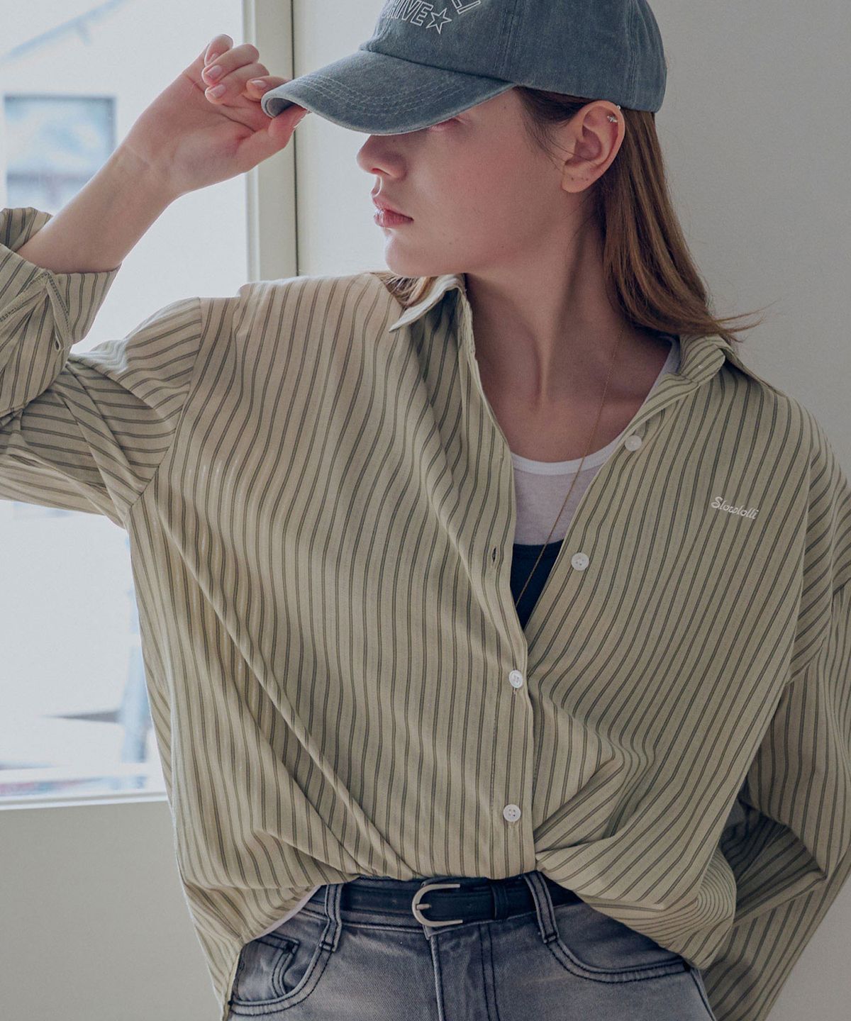 슬로우롤리(SLOWLOLLI) Pinstripe long back shirt_2 Colors