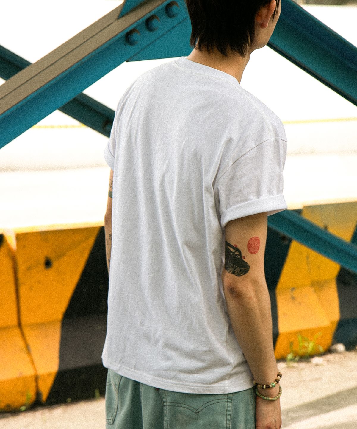 더트(DURT) SIGNPOST HALF SLEEVE TEE (WHITE)