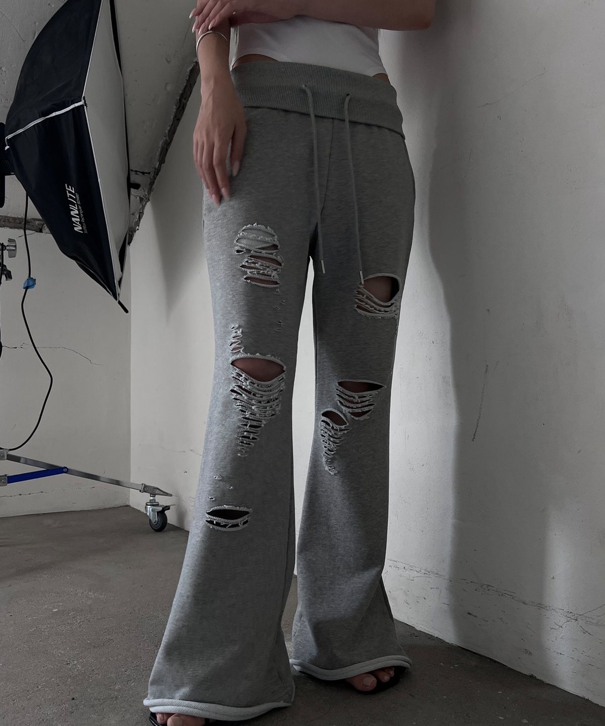 이네기(INEGI) Damaged Cutting Bootcut Sweat Pants (grey)