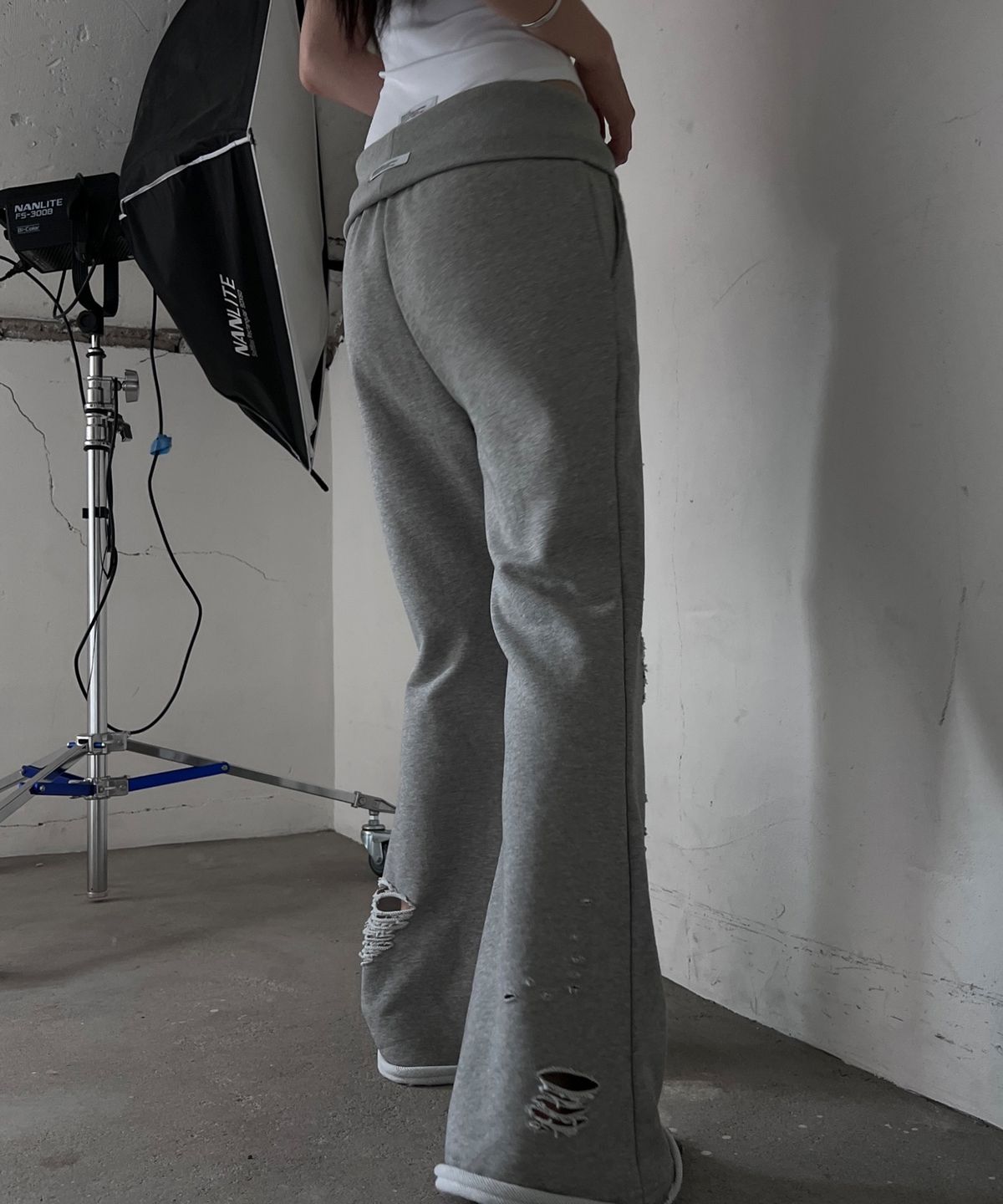 이네기(INEGI) Damaged Cutting Bootcut Sweat Pants (grey)