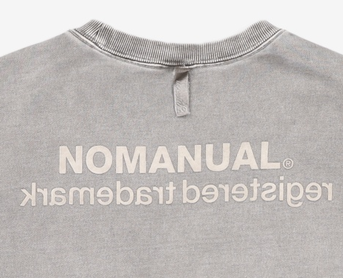 노매뉴얼(NOMANUAL) REVERSED TM LOGO SWEATSHIRT - CHACOAL XL