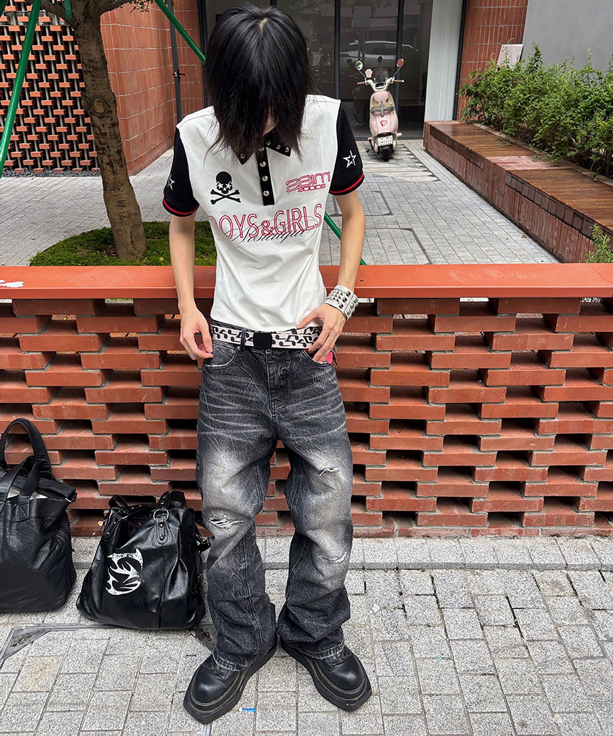 043Y(043Y) Distressed Washed Black Flared Denim
