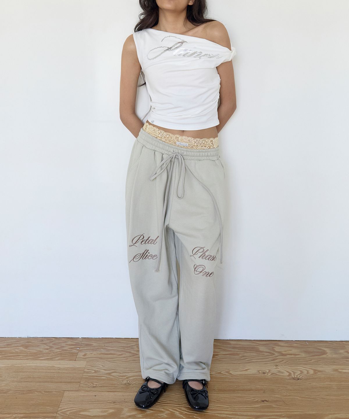 페이네틱(PAINETIC) PNT Embroidered Sweatpants (MINT BEIGE)