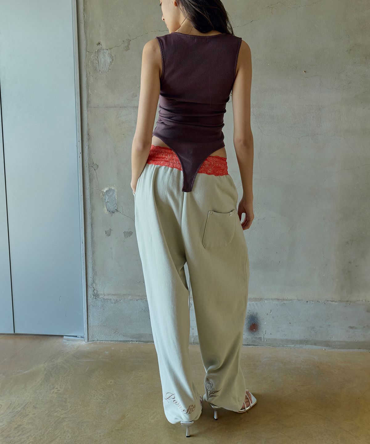 페이네틱(PAINETIC) Printed Line Sleeveless (BROWN)
