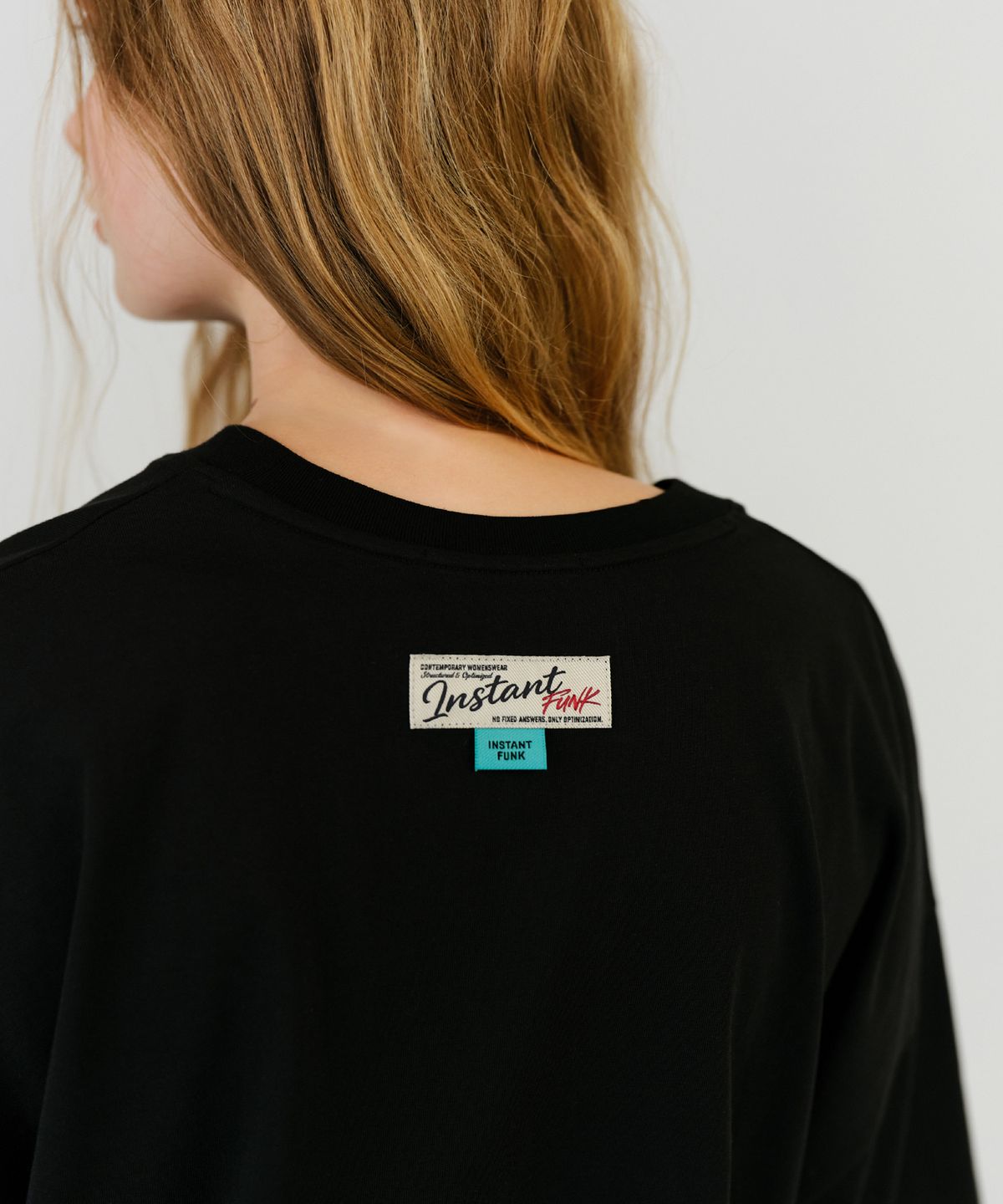 인스턴트펑크(INSTANTFUNK) STRANGER GRAPHIC OVERSIZE TEE - BLACK