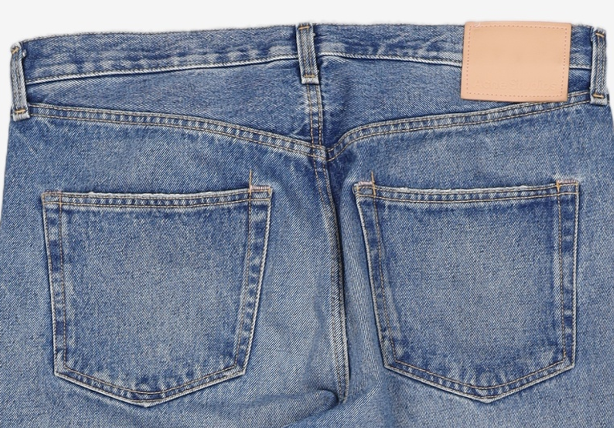 아크네 스튜디오(ACNE STUDIOS) 남성 루즈핏 데님 팬츠 - 미드 블루 / B00149863 L