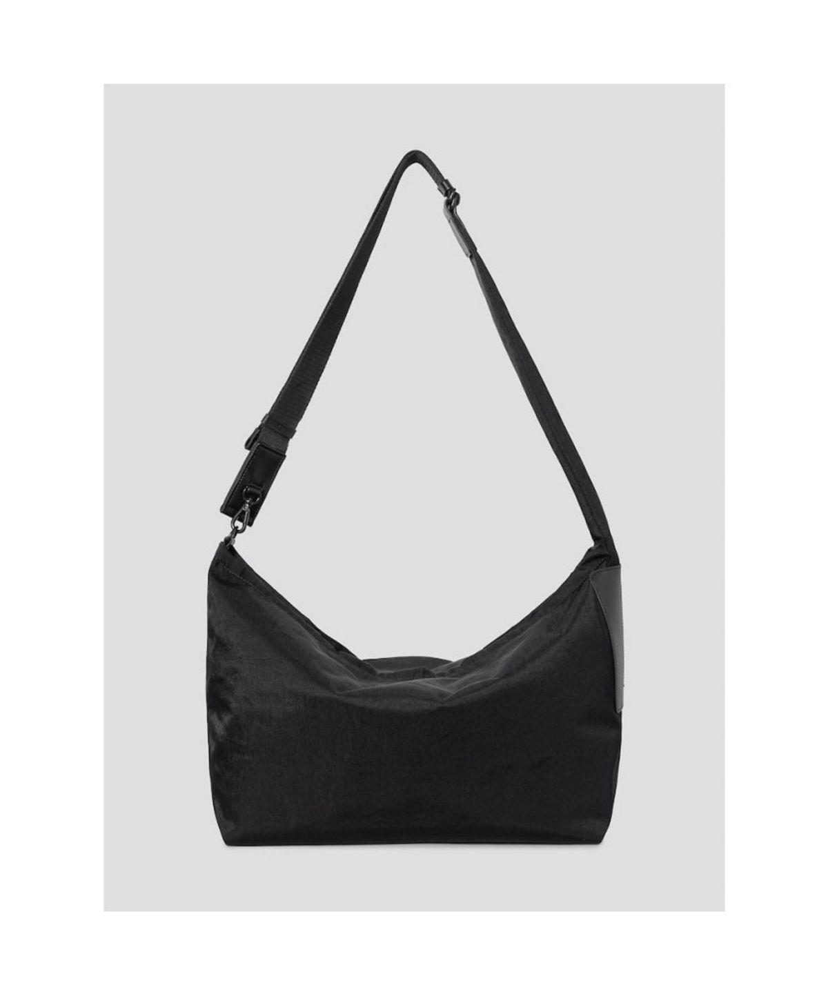 빈폴 액세서리(BEANPOLE ACCESSORY) LESS BAG_2 라지 나일론 크로스백  블랙