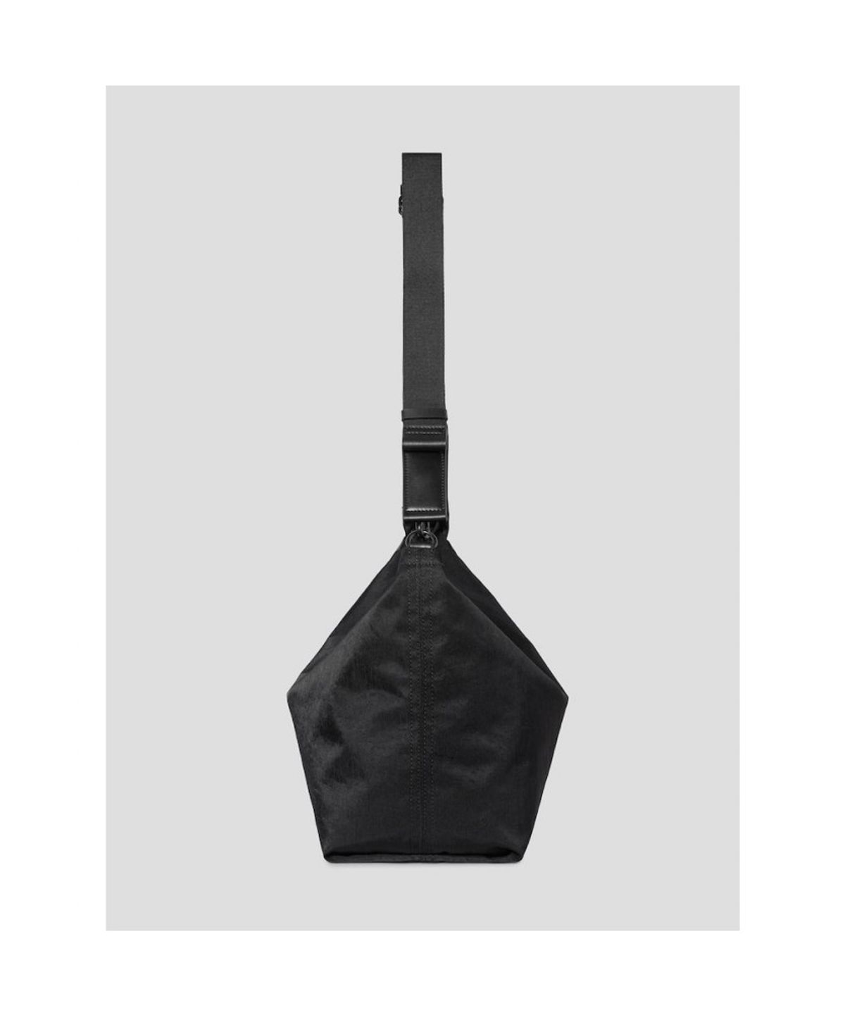 빈폴 액세서리(BEANPOLE ACCESSORY) LESS BAG_2 라지 나일론 크로스백  블랙