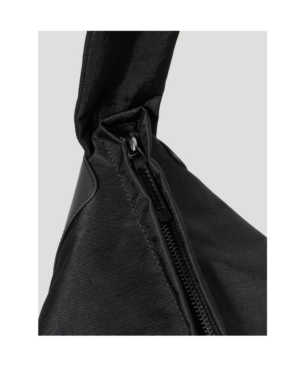 빈폴 액세서리(BEANPOLE ACCESSORY) LESS BAG_2 라지 나일론 크로스백  블랙