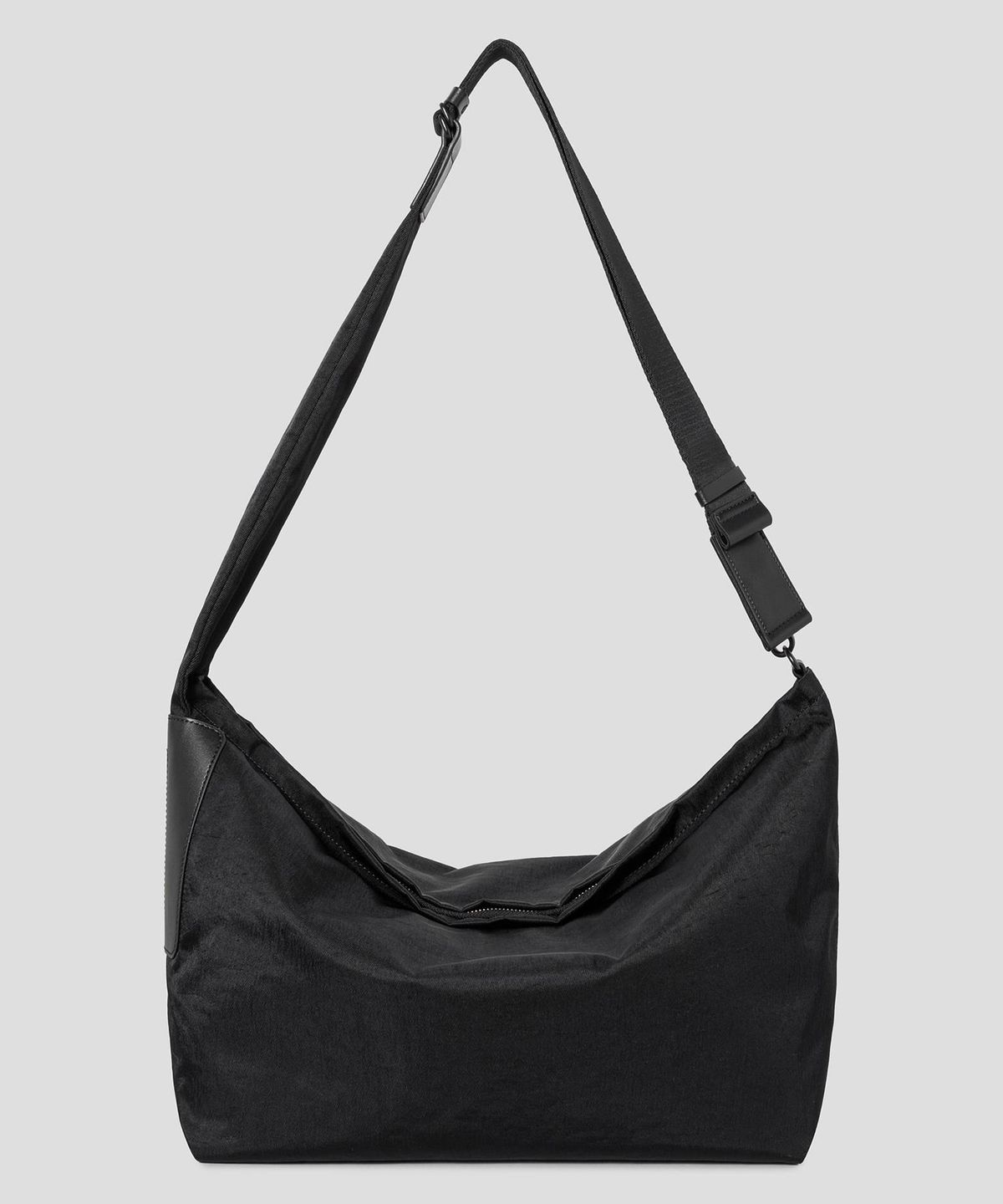 빈폴 액세서리(BEANPOLE ACCESSORY) LESS BAG_2 라지 나일론 크로스백  블랙