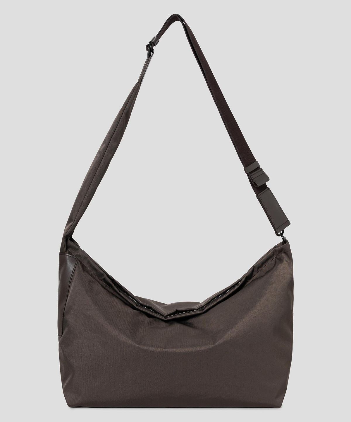 빈폴 액세서리(BEANPOLE ACCESSORY) LESS BAG_2 라지 나일론 크로스백  브라운