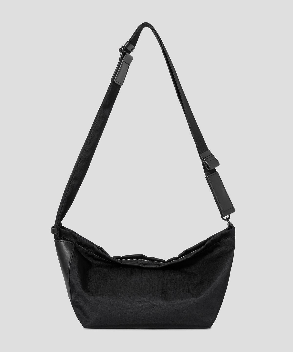 빈폴 액세서리(BEANPOLE ACCESSORY) LESS BAG_2 스몰 나일론 크로스백  블랙