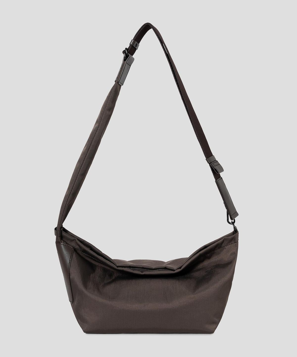 빈폴 액세서리(BEANPOLE ACCESSORY) LESS BAG_2 스몰 나일론 크로스백  브라운