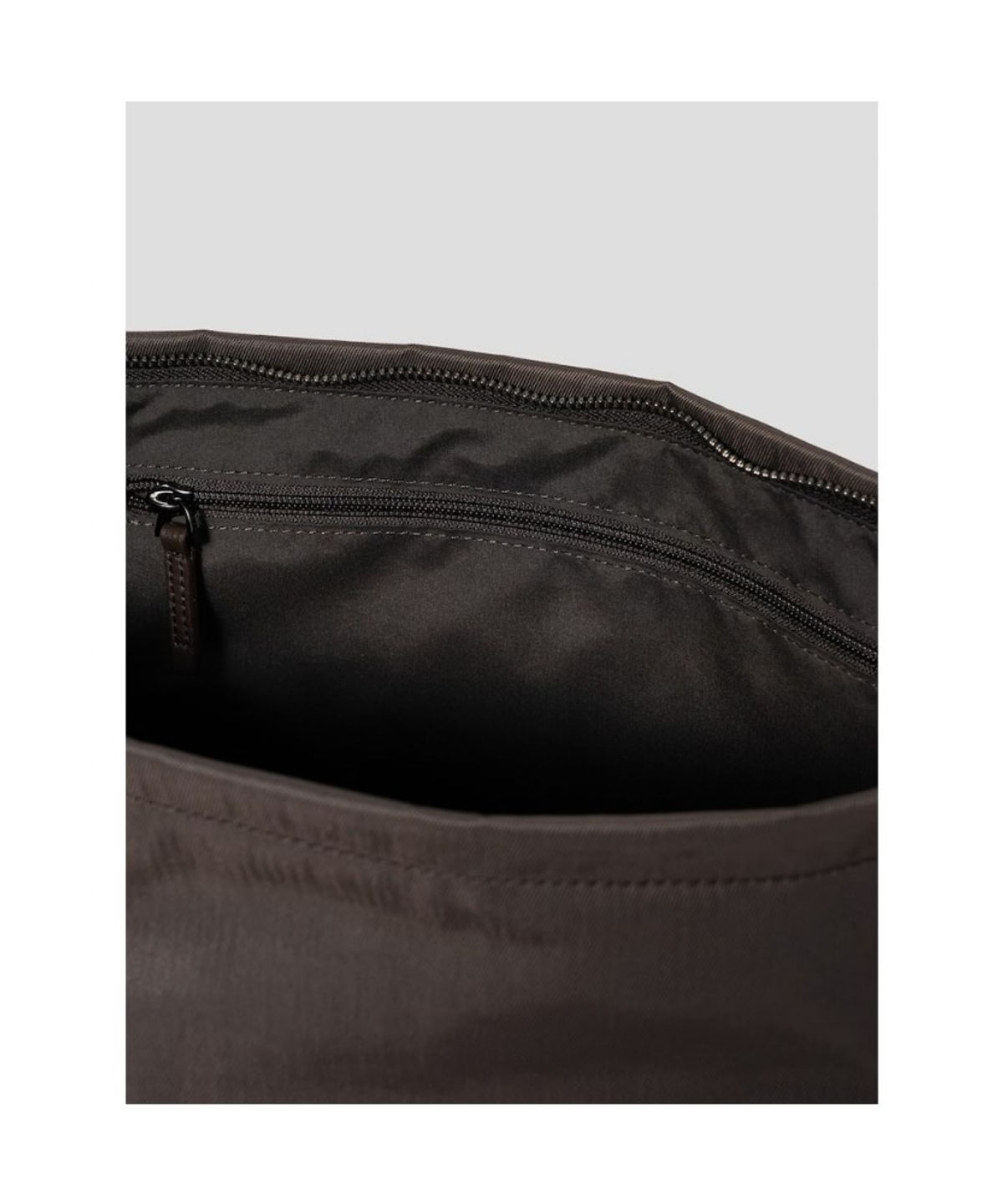 빈폴 액세서리(BEANPOLE ACCESSORY) LESS BAG_2 스몰 나일론 크로스백  브라운