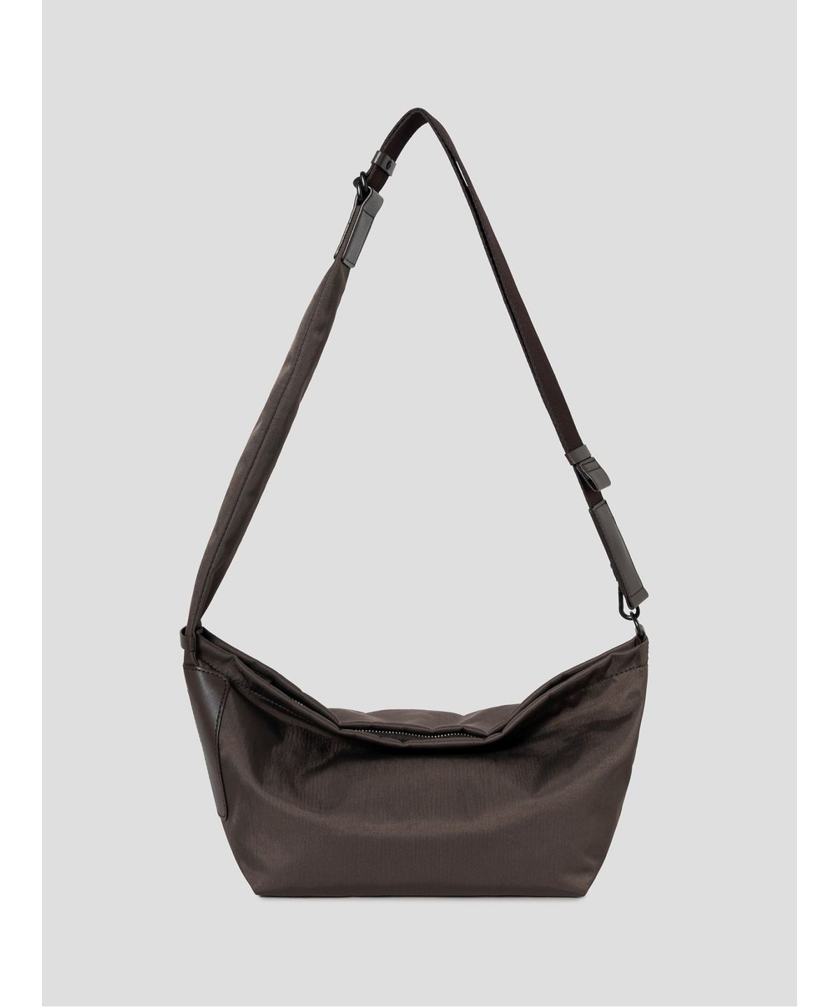 빈폴 액세서리(BEANPOLE ACCESSORY) LESS BAG_2 스몰 나일론 크로스백  브라운
