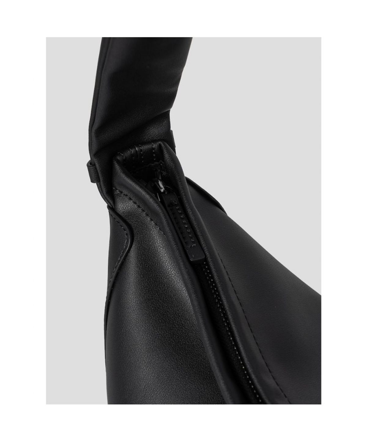 빈폴 액세서리(BEANPOLE ACCESSORY) LESS BAG_2 스몰 가죽 크로스백  블랙