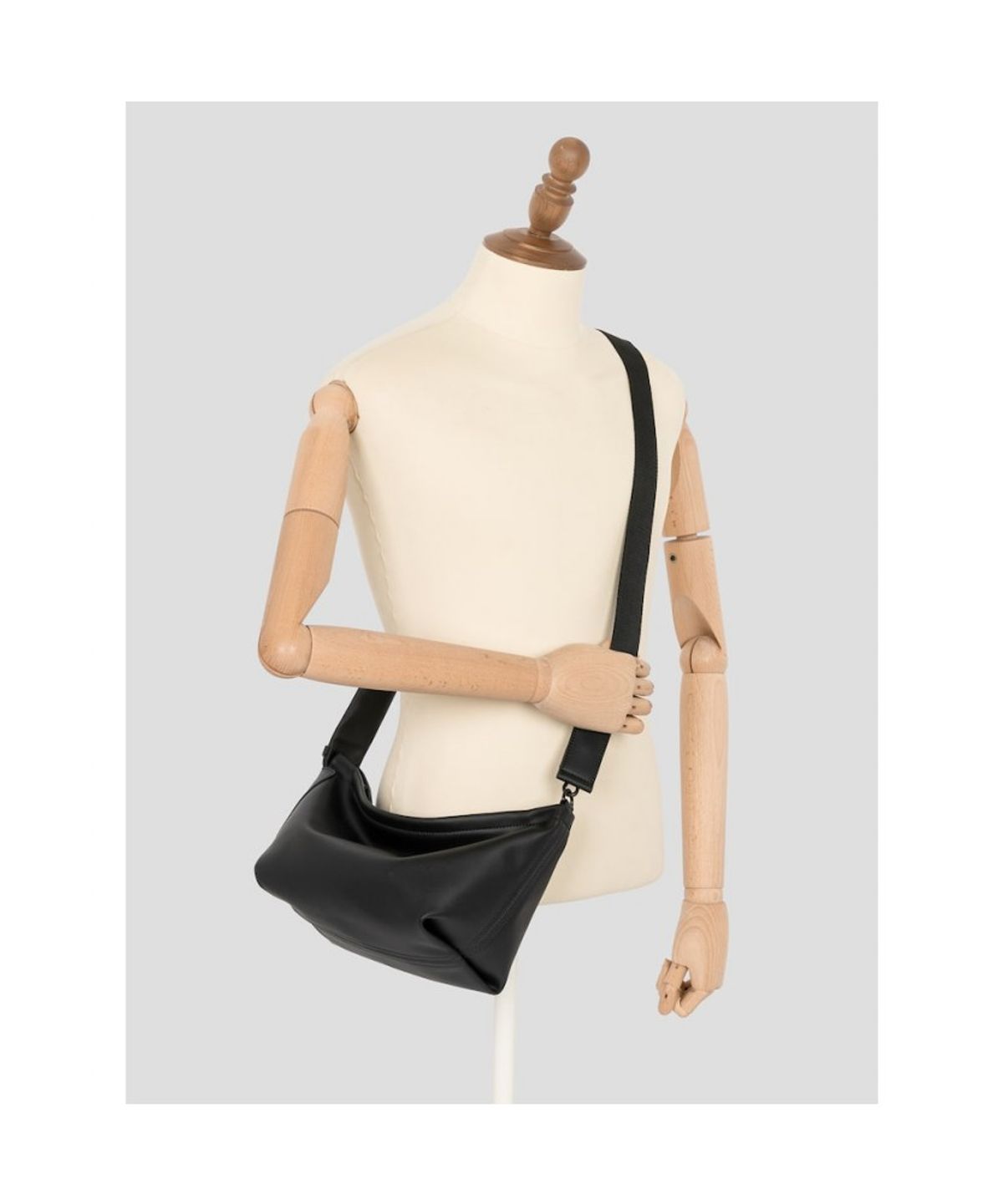 빈폴 액세서리(BEANPOLE ACCESSORY) LESS BAG_2 스몰 가죽 크로스백  블랙