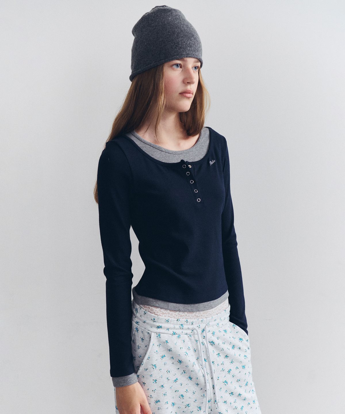 로라로라(ROLAROLA) LAYERED HENRYNECK LONG SLEEVE  NV+M/GY
