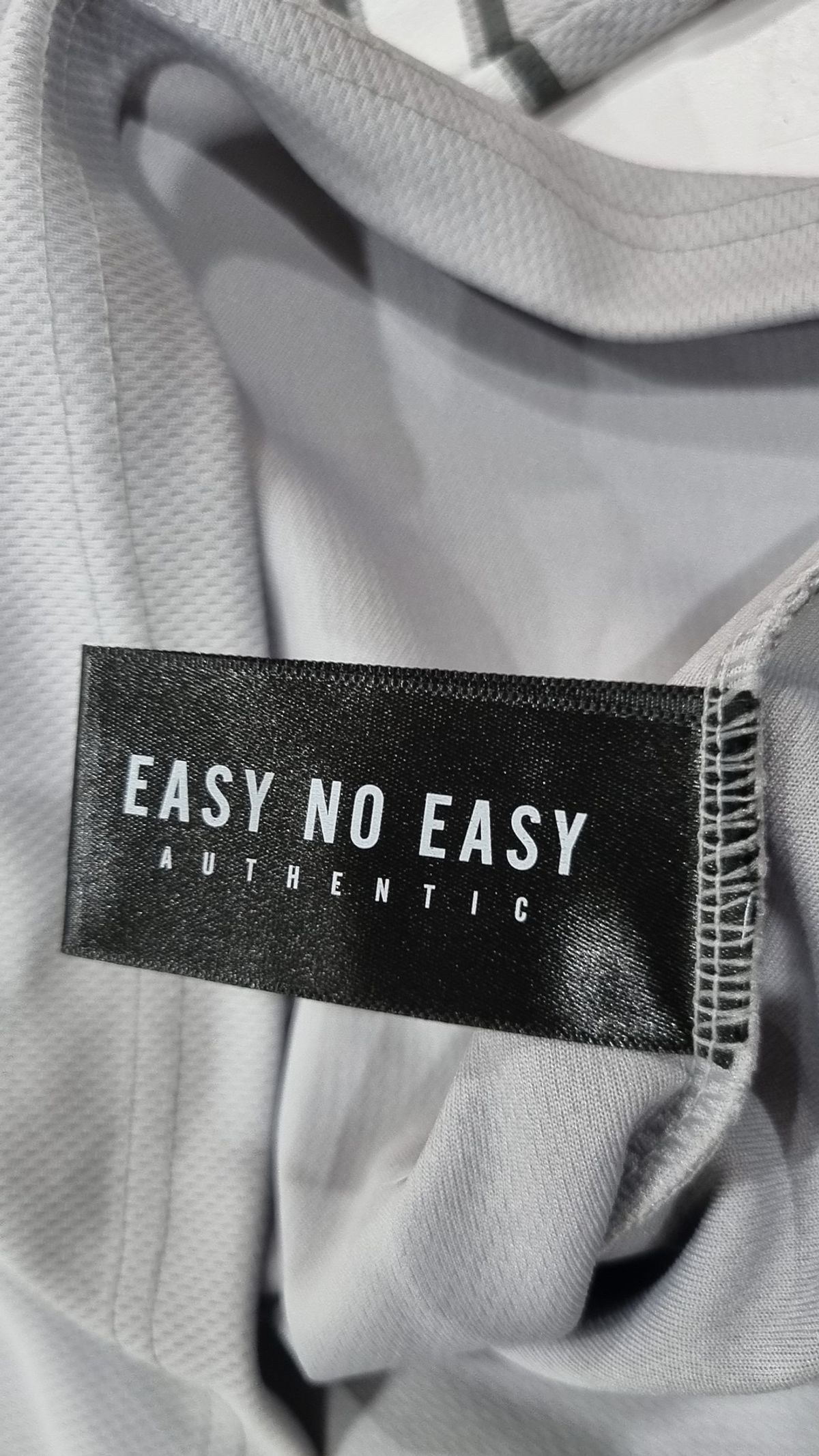 이지노이지(EASY NO EASY) 반소매 티셔츠 2