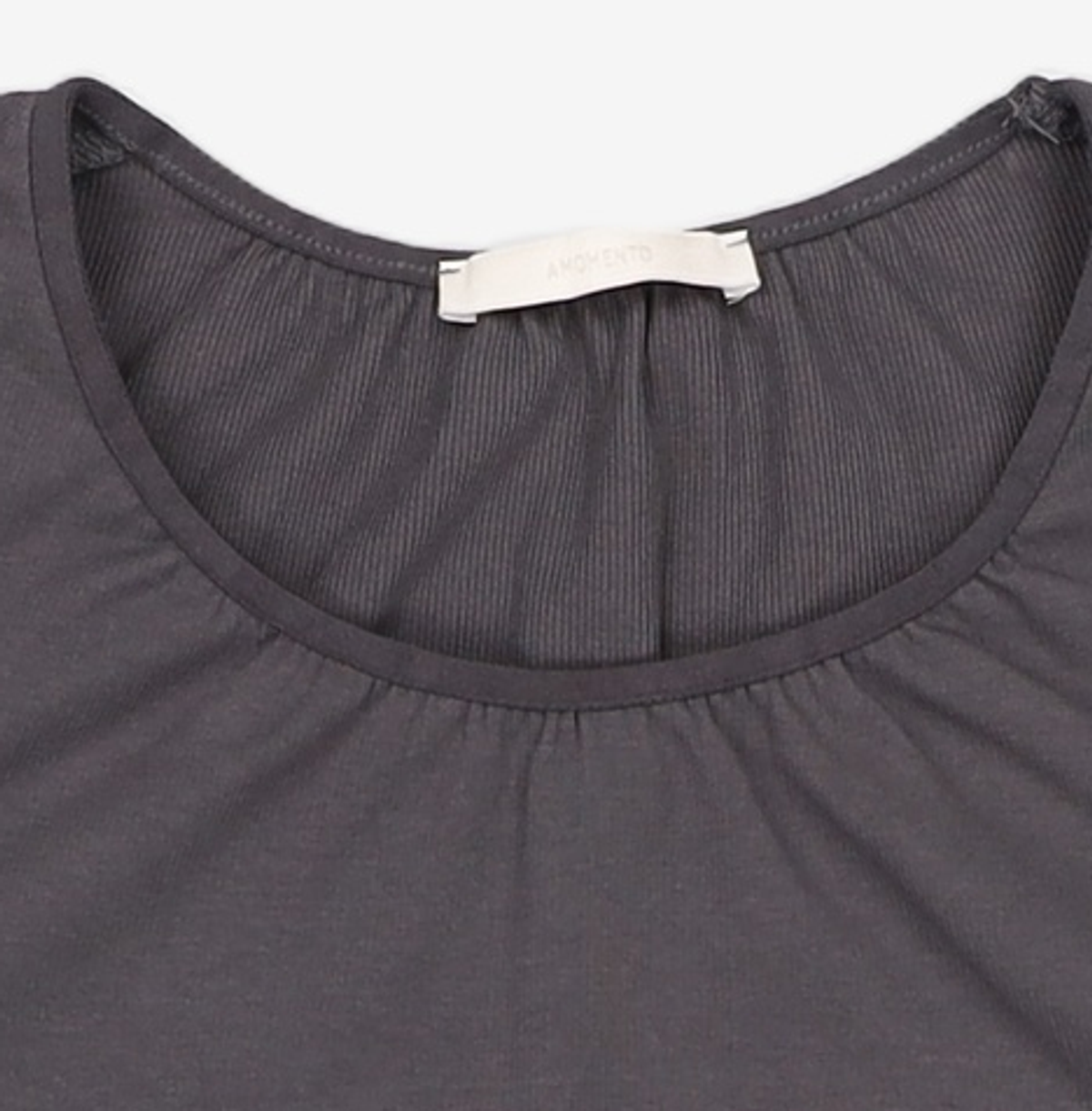 아모멘토(AMOMENTO) NECK SHIRRING SHORT SLEEVE TOP_CHARCOAL FREE