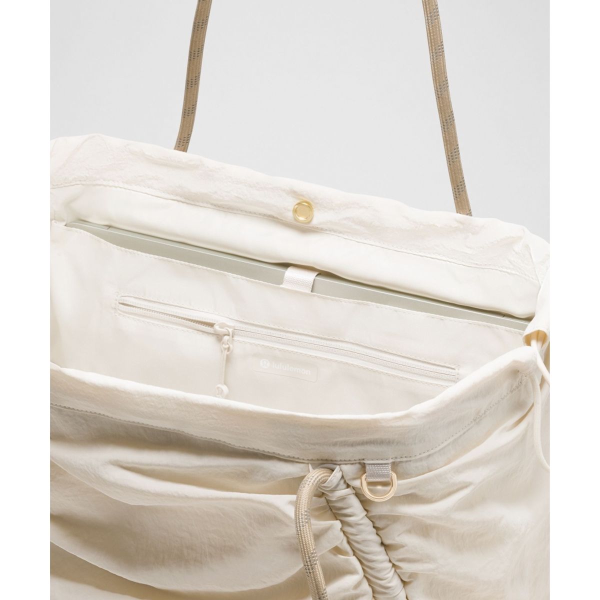 룰루레몬(LULULEMON) 루시드 토트백 24L  LTIV WKKI GOLD