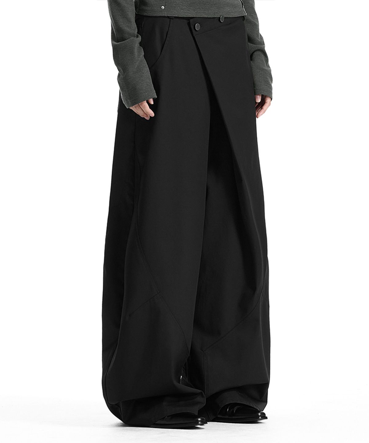 트리밍버드(TREEMINGBIRD) Overlap-Waist Curved Pants [ Black ]
