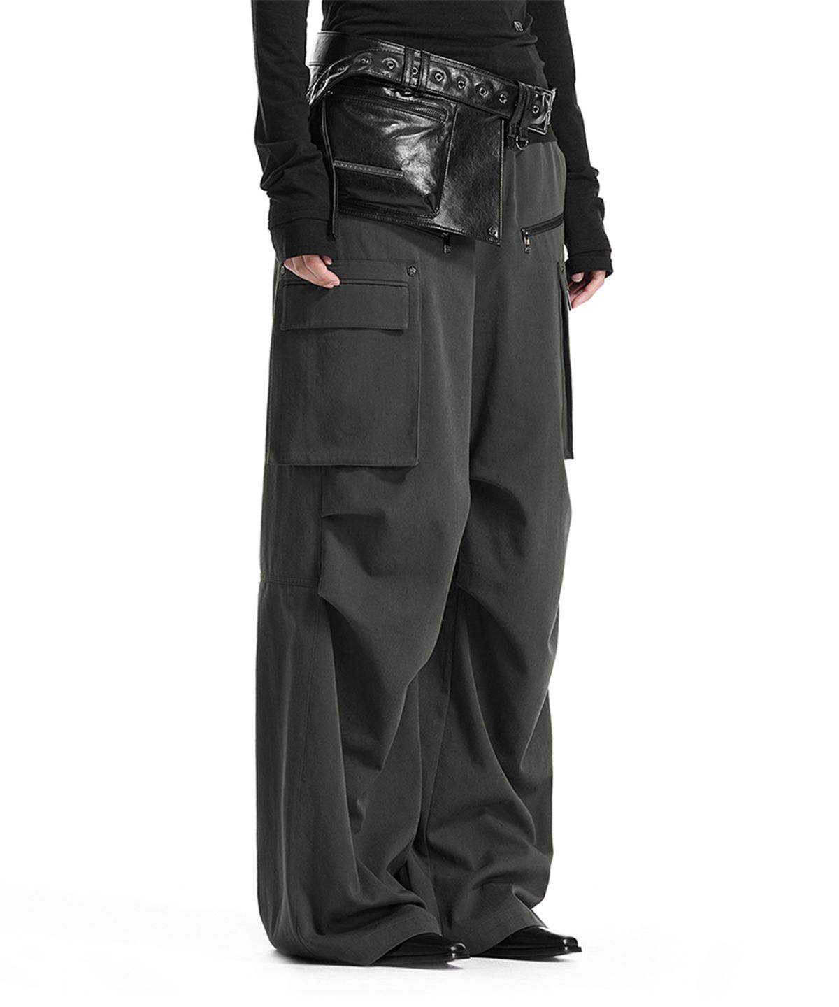 트리밍버드(TREEMINGBIRD) Bootcut Cargo Utility Pants [ Khaki ]