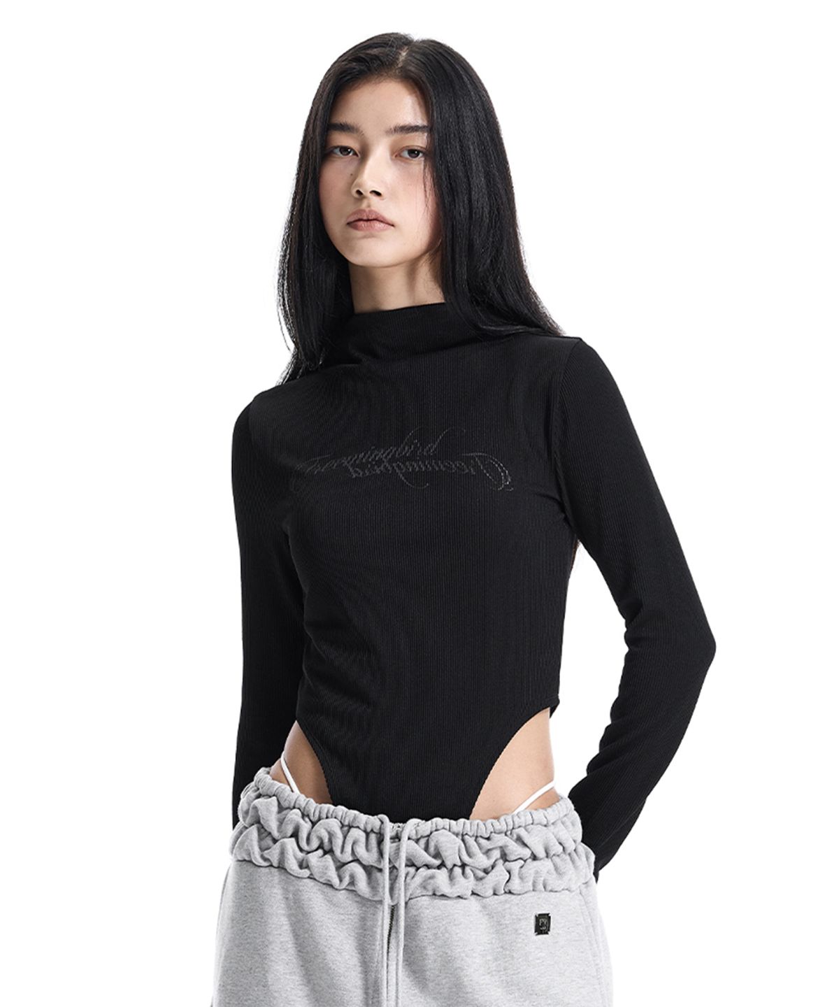 트리밍버드(TREEMINGBIRD) Script Logo Mock Neck Bodysuit [ Black ]