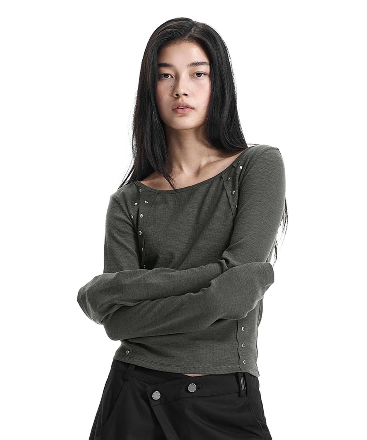 트리밍버드(TREEMINGBIRD) Hot-Fix Raw Edge Boat Neck T-Shirt [ Charcoal ]