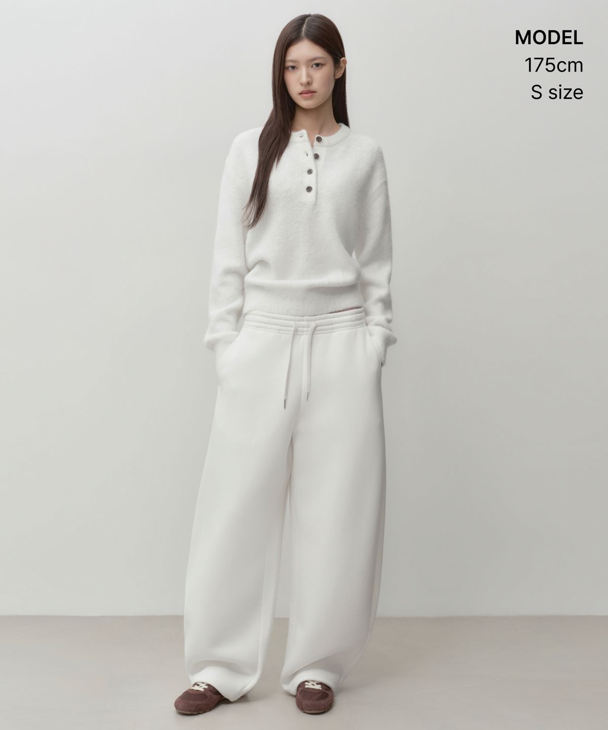 무신사 스탠다드 우먼(MUSINSA STANDARD WOMAN) 우먼즈 기모 커브드 스웨트 팬츠 [크림]