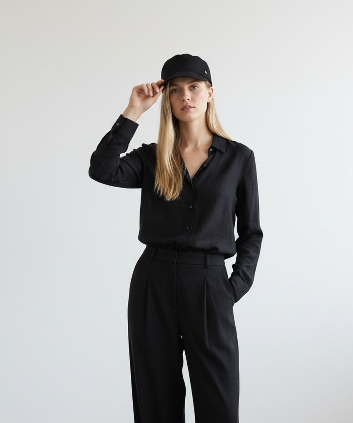 유니버셜 케미스트리(UNIVERSAL CHEMISTRY) Linen Black Logo Riding Cap 승마모자