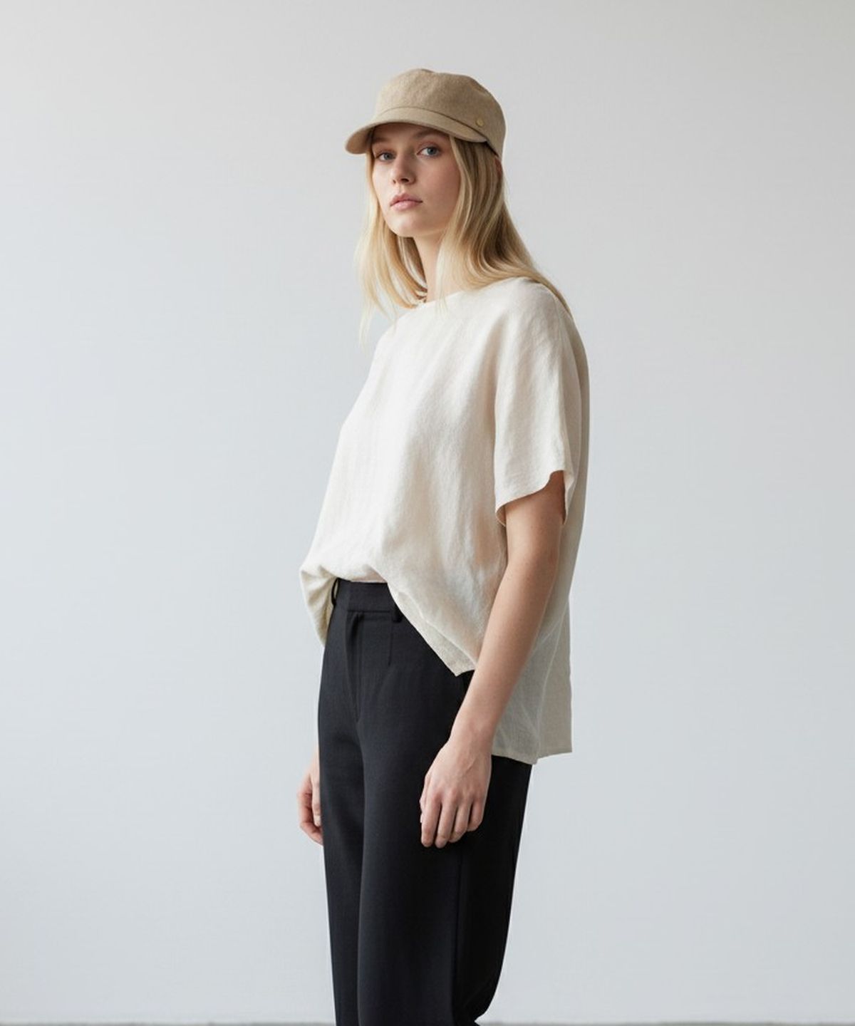 유니버셜 케미스트리(UNIVERSAL CHEMISTRY) Linen Beige Logo Riding Cap 승마모자