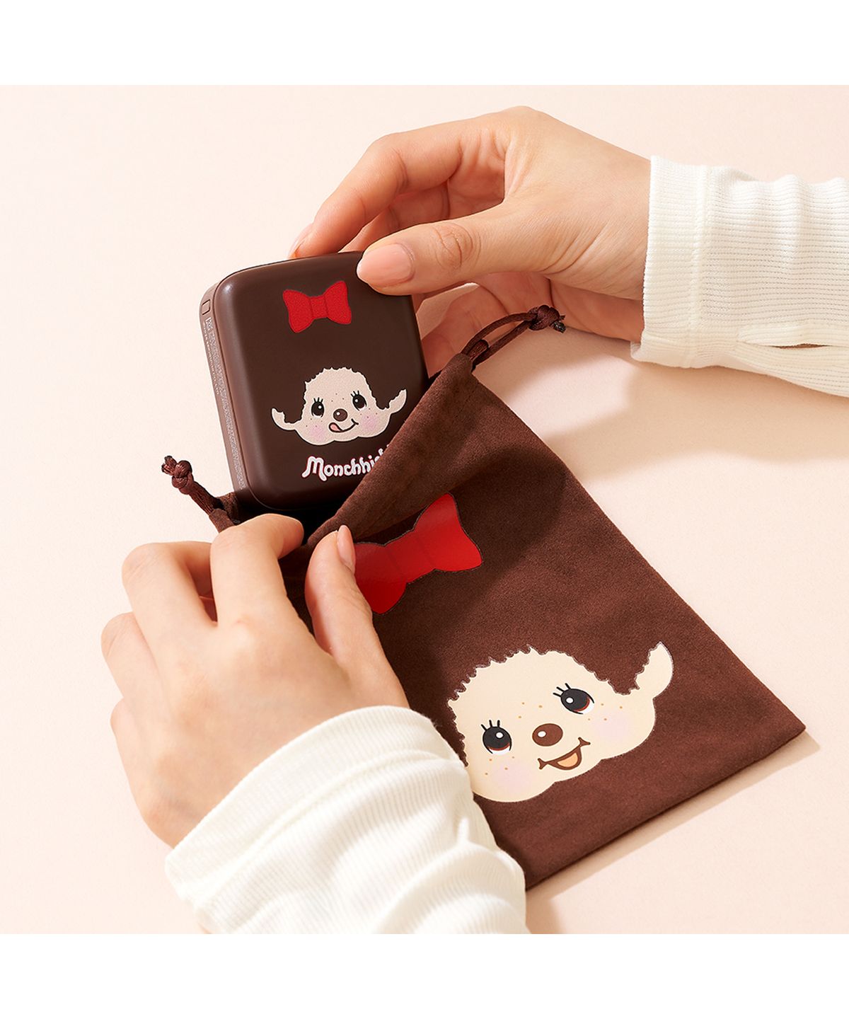 데이니즈(DAYNEEDS) 몬치치 대용량 미니 보조배터리 고속 충전 10000mAh 기내용 여행 몬치치 파우치증정