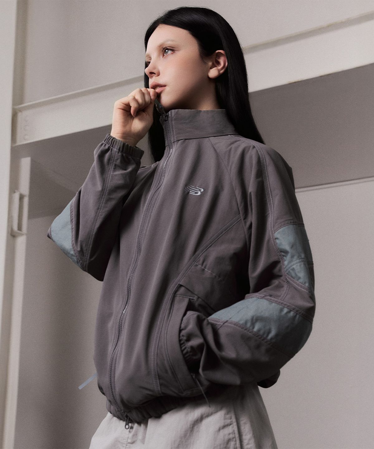 뉴발란스(NEW BALANCE) NBNAG31833 / UNI ESCAPE 스탠넥 웜업자켓 (L/GRAY)