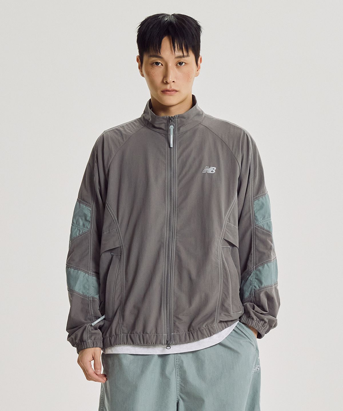 뉴발란스(NEW BALANCE) NBNAG31833 / UNI ESCAPE 스탠넥 웜업자켓 (L/GRAY)