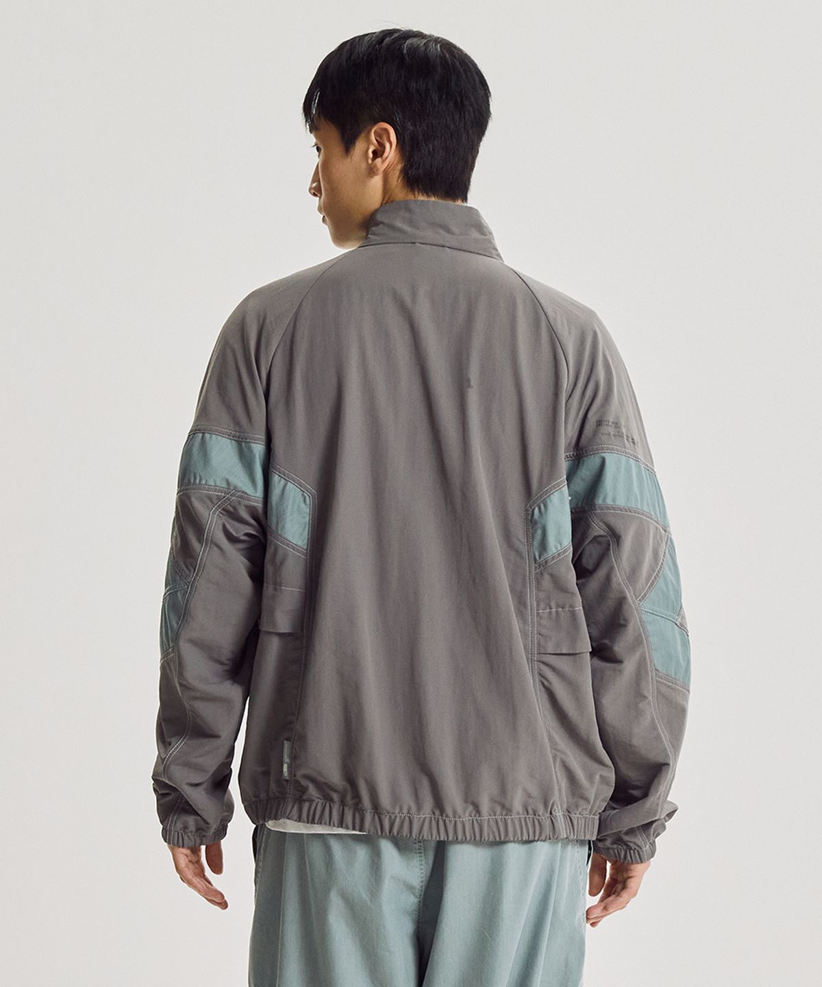 뉴발란스(NEW BALANCE) NBNAG31833 / UNI ESCAPE 스탠넥 웜업자켓 (L/GRAY)