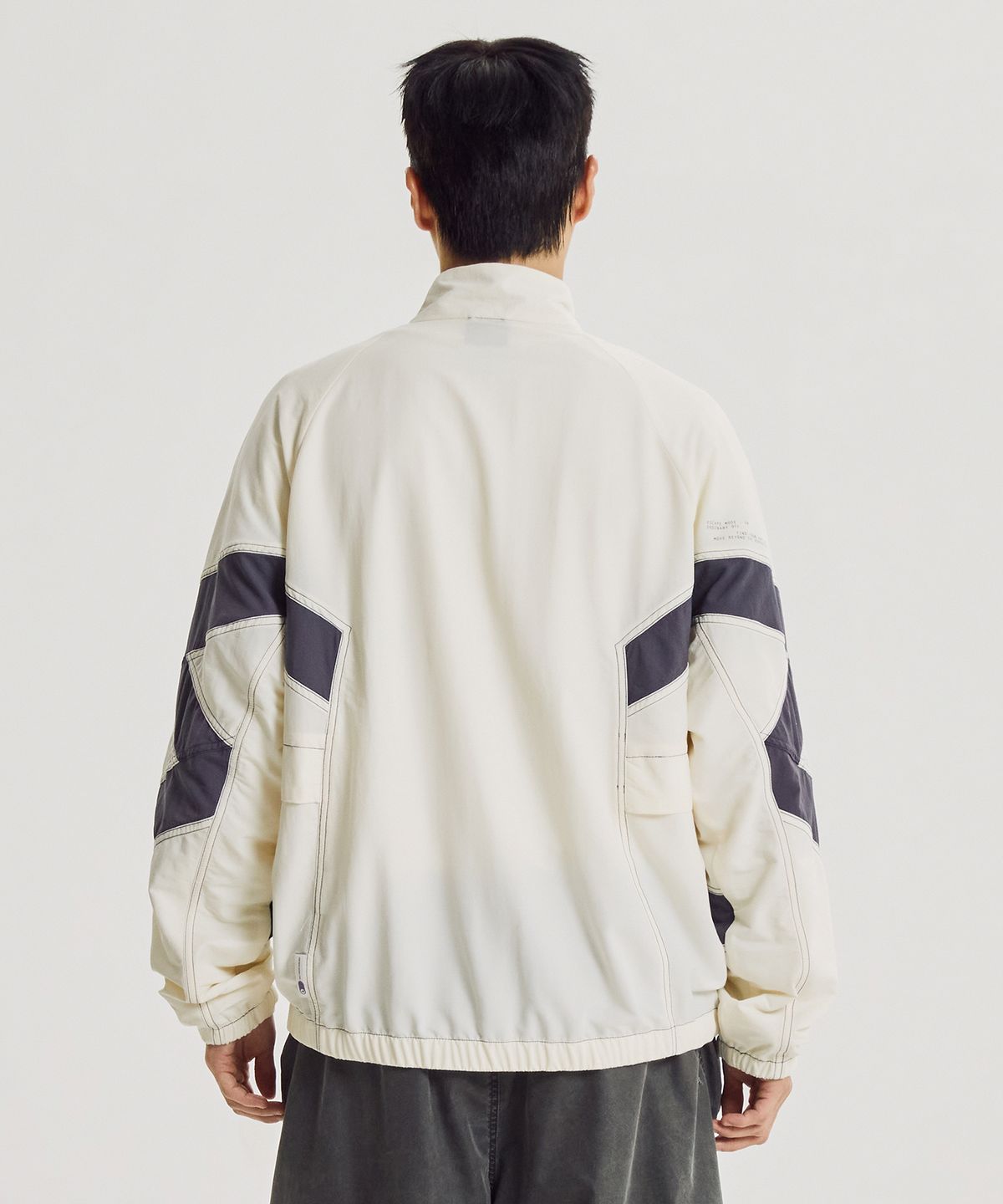 뉴발란스(NEW BALANCE) NBNAG31833 / UNI ESCAPE 스탠넥 웜업자켓 (IVORY)
