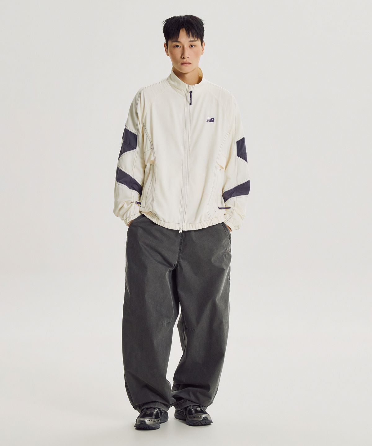 뉴발란스(NEW BALANCE) NBNAG31833 / UNI ESCAPE 스탠넥 웜업자켓 (IVORY)