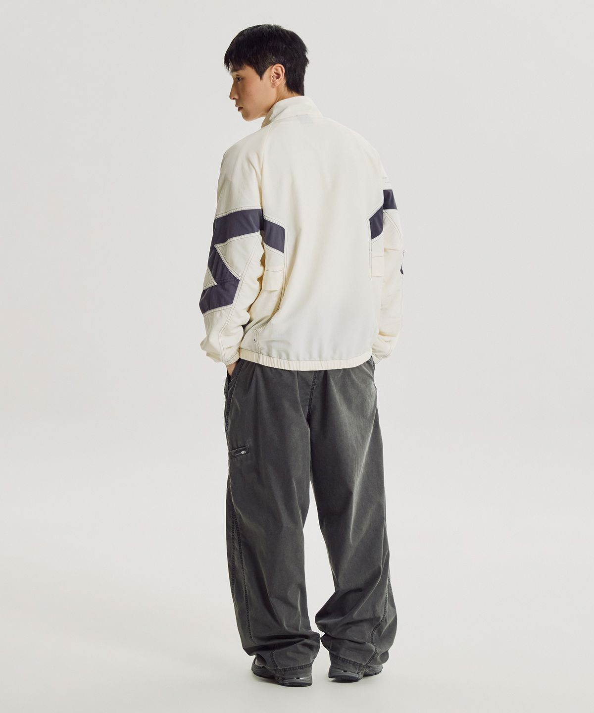 뉴발란스(NEW BALANCE) NBNAG31833 / UNI ESCAPE 스탠넥 웜업자켓 (IVORY)