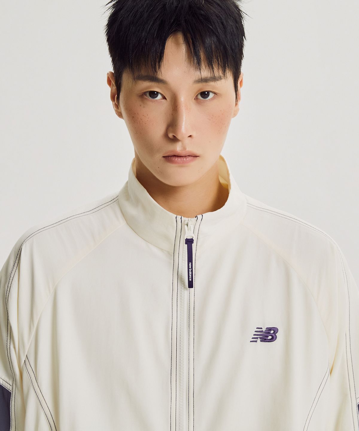 뉴발란스(NEW BALANCE) NBNAG31833 / UNI ESCAPE 스탠넥 웜업자켓 (IVORY)