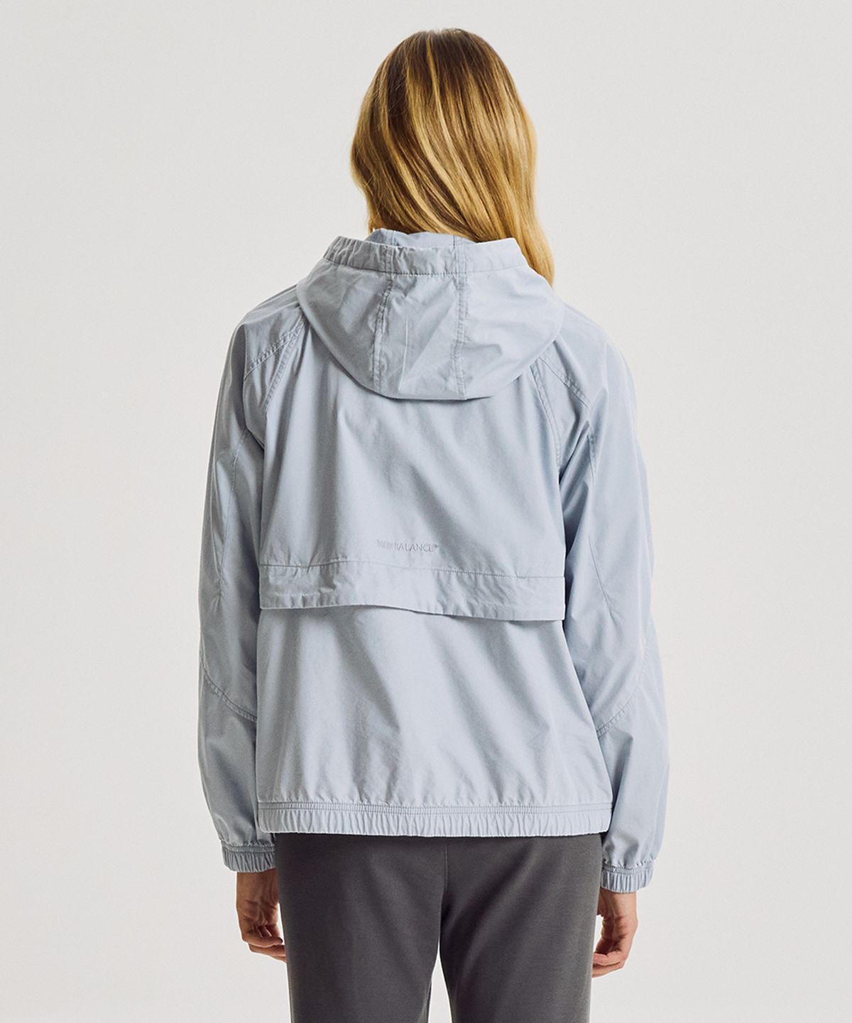 뉴발란스(NEW BALANCE) NBNAG3W832 / WOMEN ALLDAY 워시드 후드형 바람막이 (D/BLUE)